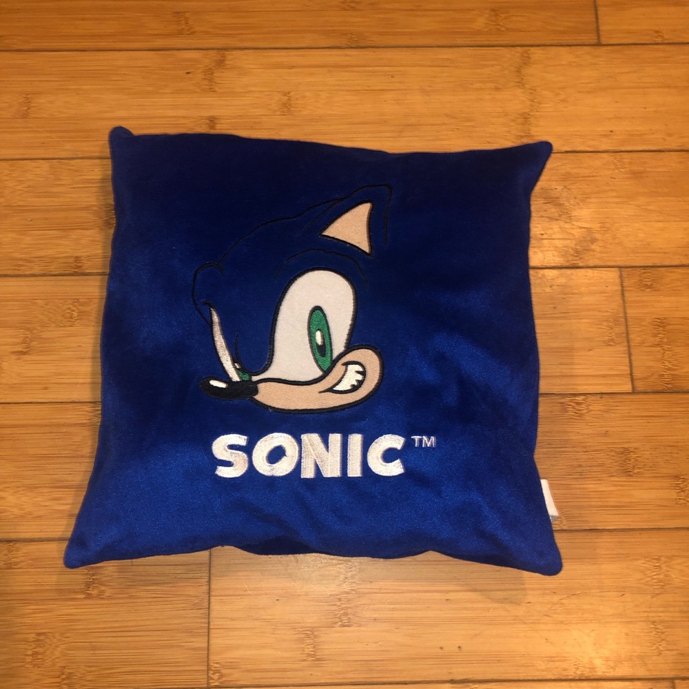 Vintage 1991 Sonic pillow!